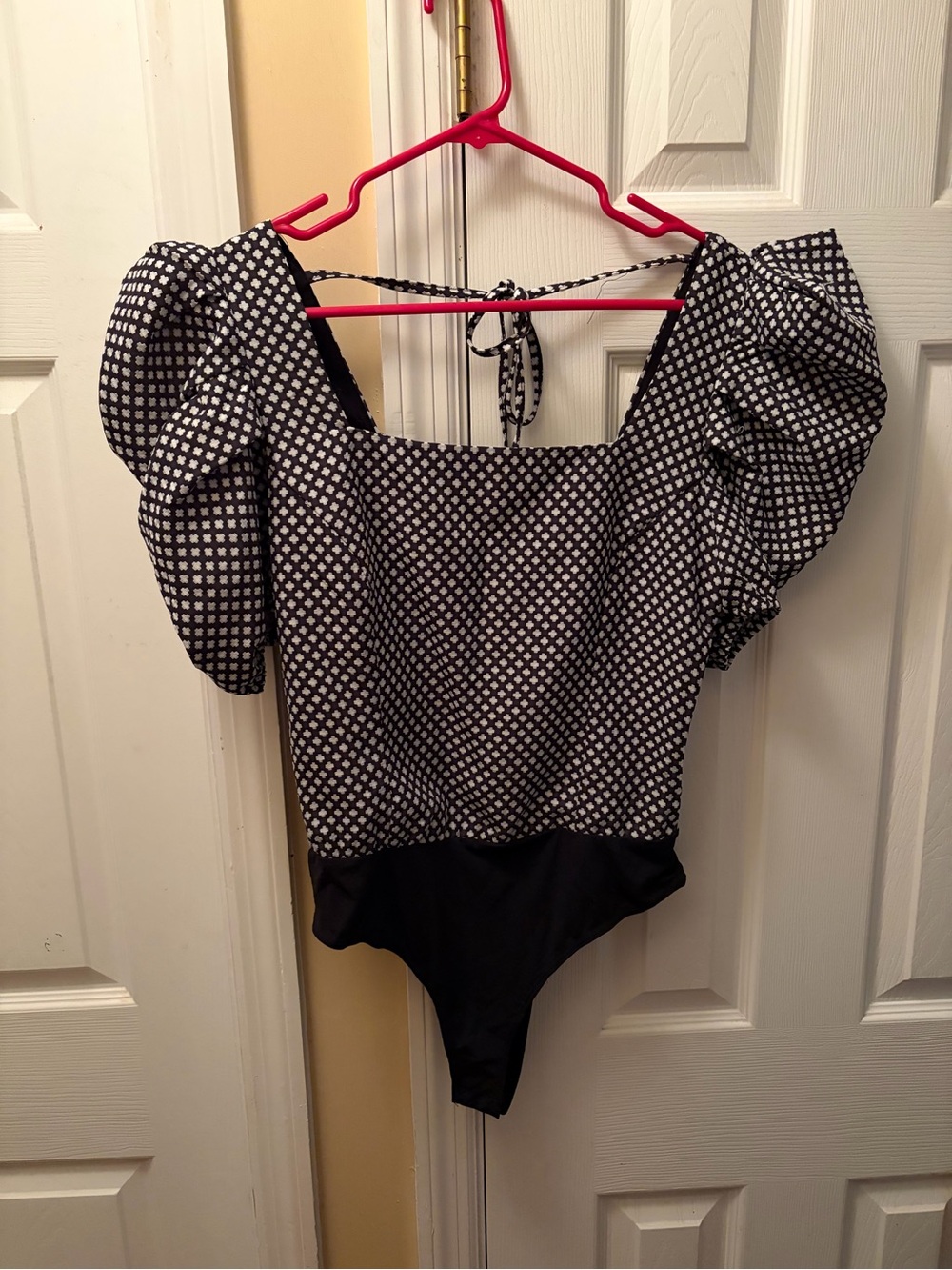TCEC Women’s M Black White Puff Sleeve Square Neck Thong Bodysuit